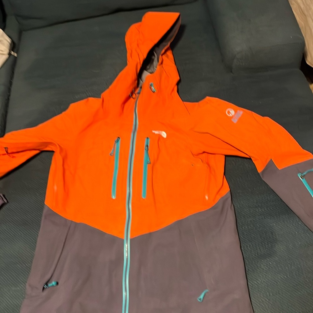 Women’s north face steep series Gortex ski jacket.
